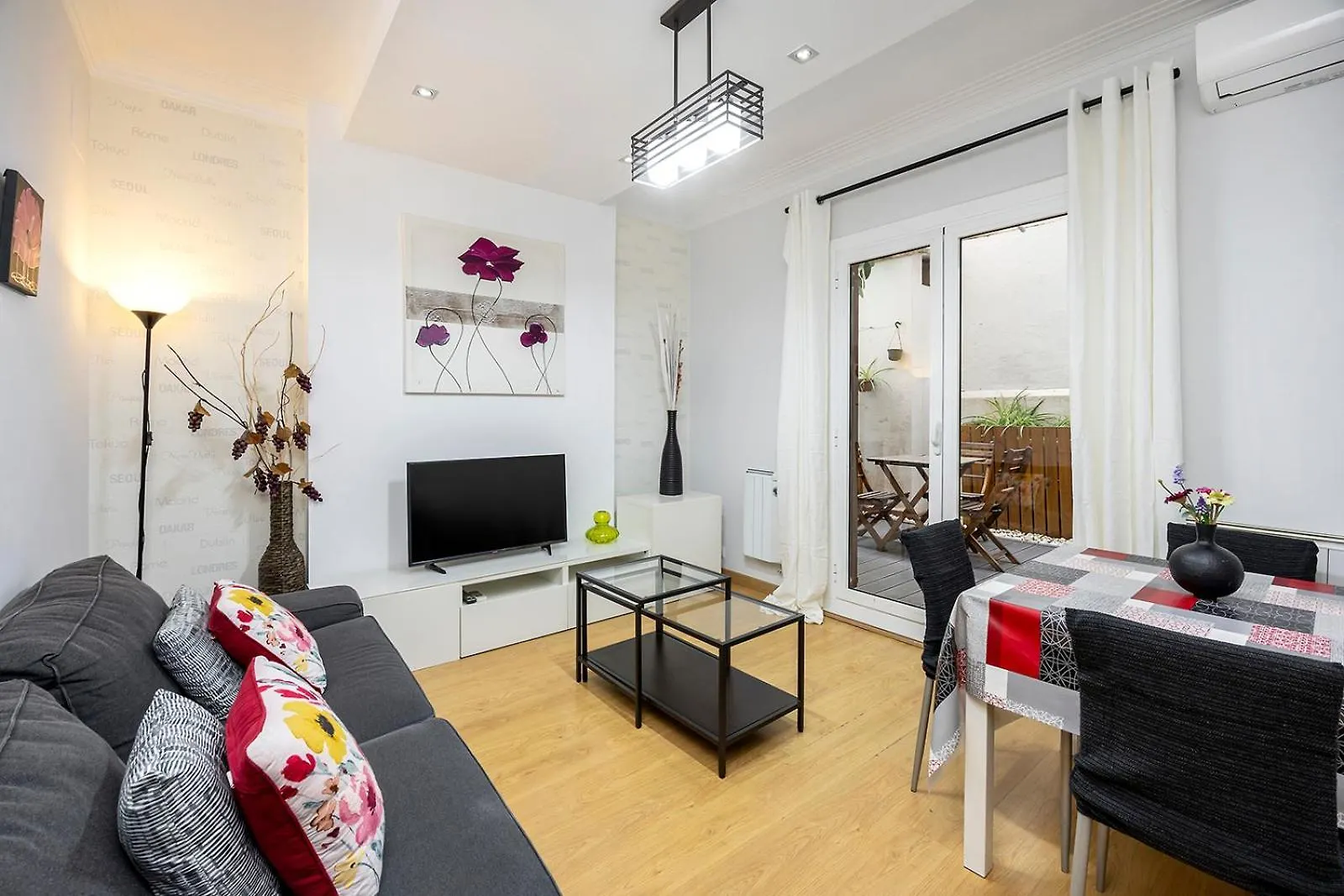 Appartamento Cozy Terrace In Eixample Barcellona